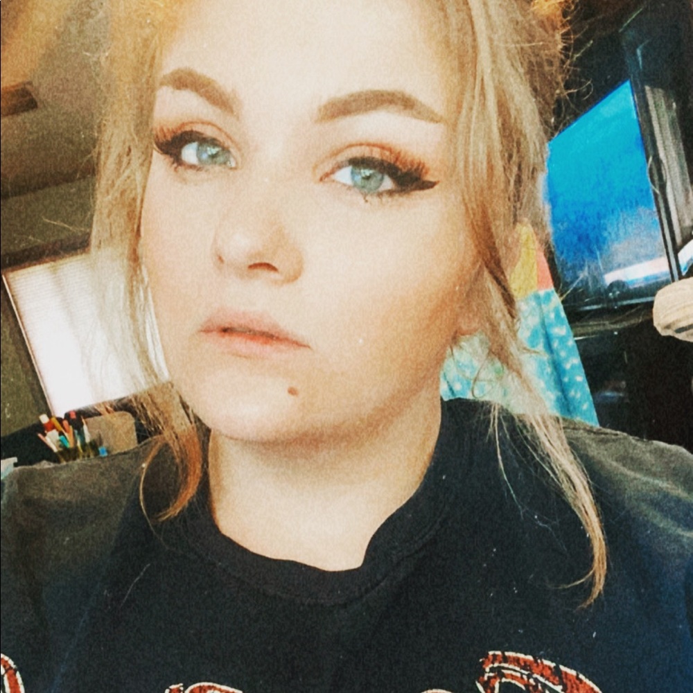 Meet your Posher, Amelia